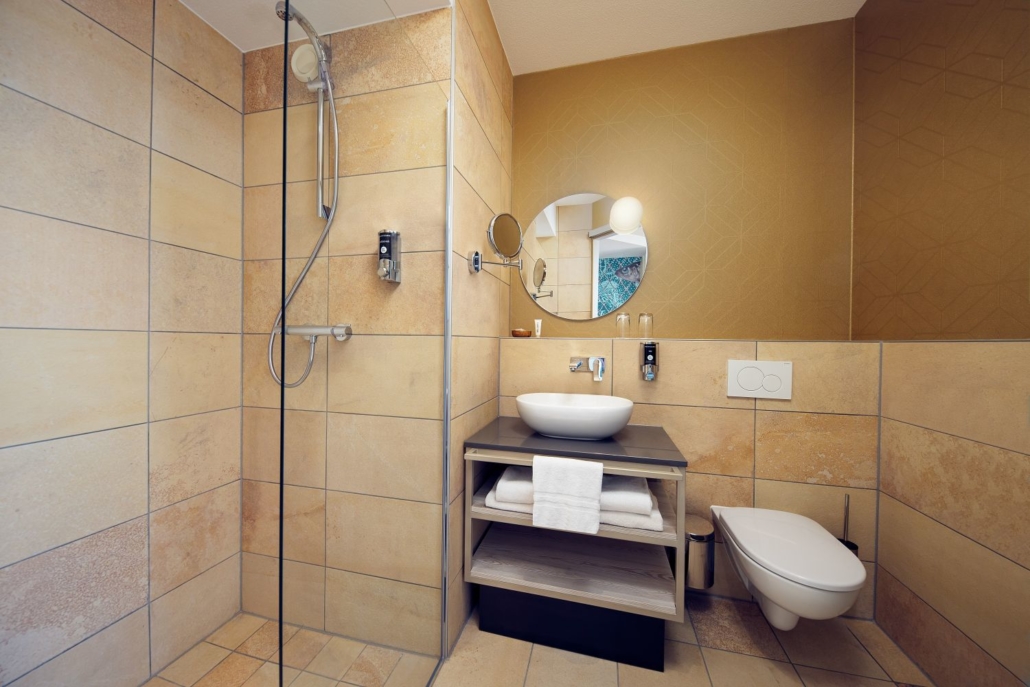 Inntel Hotels Den Haag Marina Beach - Sea View Double kamer badkamer douche