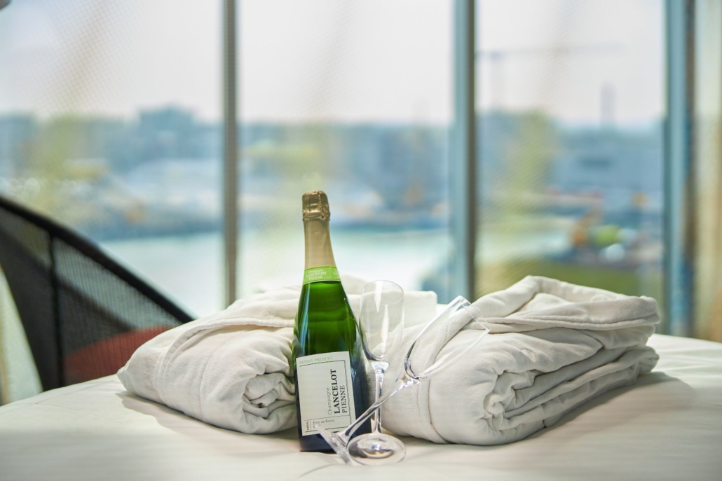Inntel Hotels Den Haag Marina Beach - Spa kamer - Wellness hotel badjas
