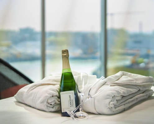 Inntel Hotels Den Haag Marina Beach - Spa kamer - Wellness hotel badjas