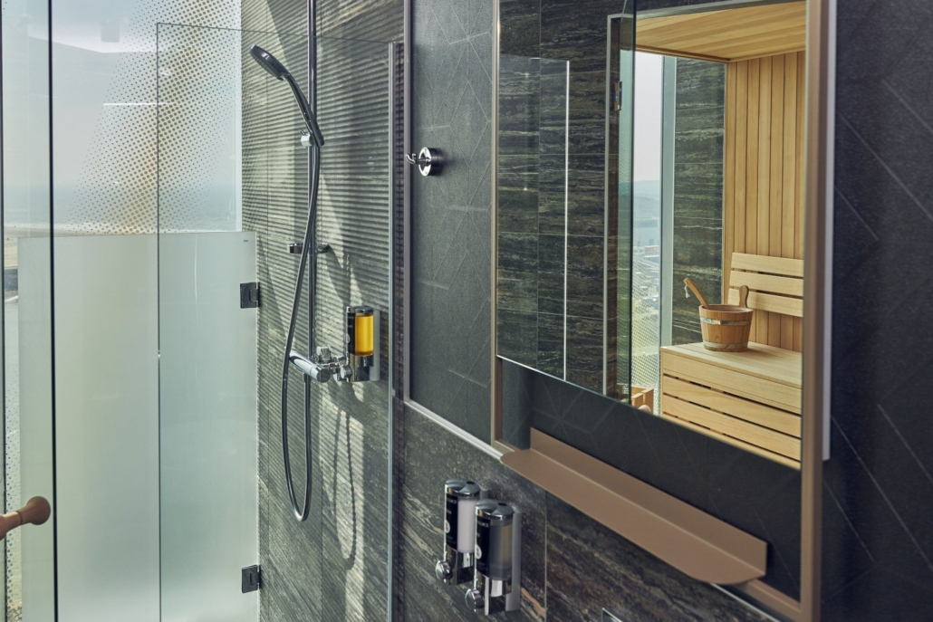 Inntel Hotels Den Haag Marina Beach - Wellness Sea View kamer - hotelkamer met privé sauna